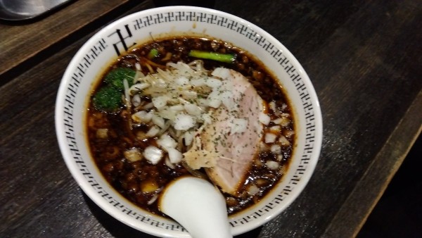 「スパイスラーメン　ネギ変更」@スパイス・ラー麺 卍力 秋葉原店の写真