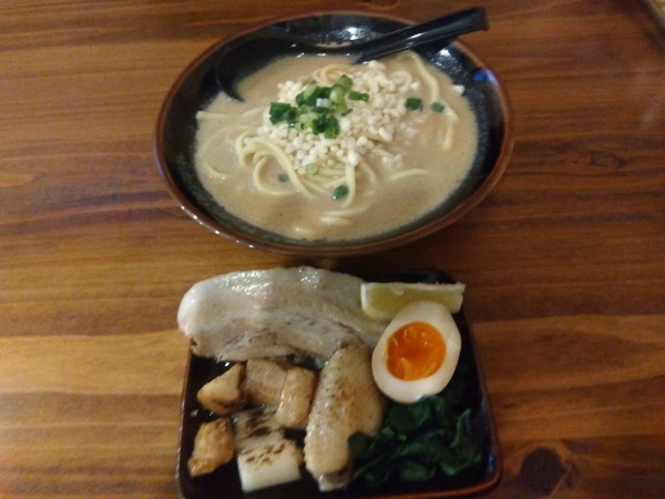 「特製鳥膳ラーメン¥1180＋しお餃子（¥380がクーポン無料）」@麺屋鳥膳の写真