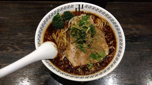 「スパイスラーメン　大盛　辛味痺れ増し」@スパイス・ラー麺 卍力 秋葉原店の写真