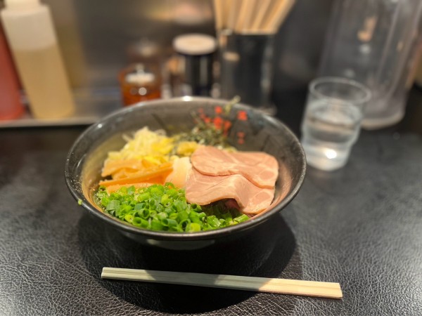 「油そば大盛り+スペシャルトッピングB+つぶし生にんにく」@東京油組総本店 大宮組の写真