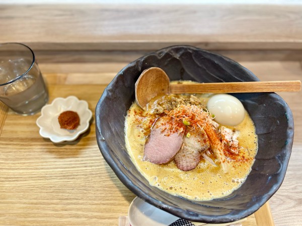 「辛味噌濃厚えびそば+味玉」@えびそば 緋彩の写真