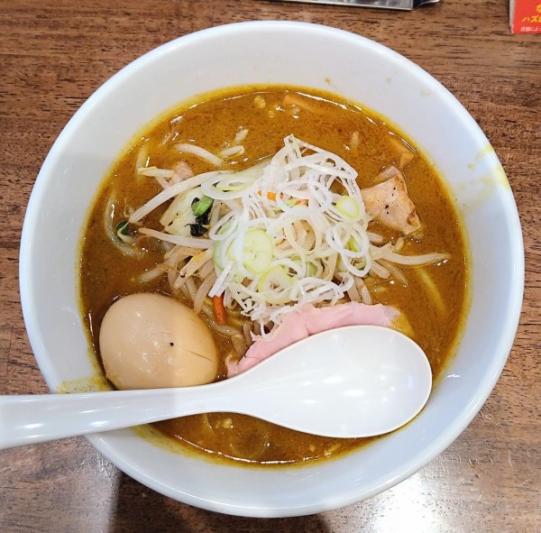 「熟香カレーらーめん＋味玉」@麺屋 翔 みそ処の写真
