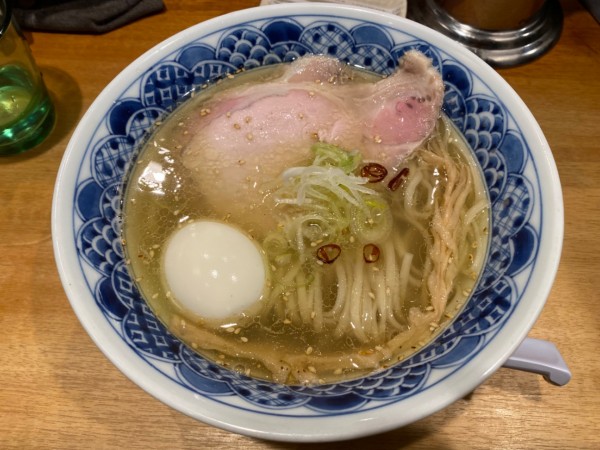 「塩そば・玉子」@中華蕎麦 時雨 コレットマーレ桜木町店の写真