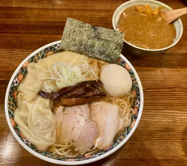 「もちもち雲呑中華そば 1150円+奈つやの茶碗カレー」@奈つやの中華そばの写真