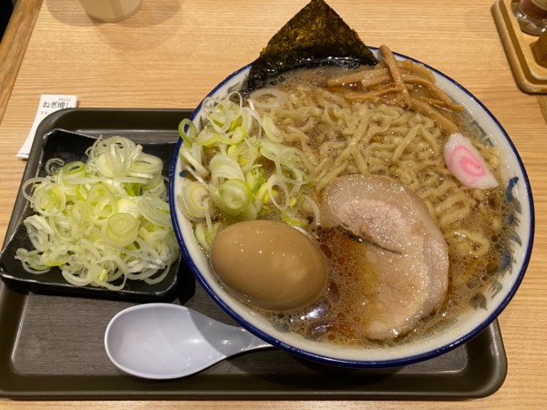 「中華そば・味玉・ネギ」@舎鈴 JRさいたま新都心ビル店の写真