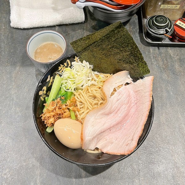 「半熟味玉入り油そば」@宮元製麺の写真