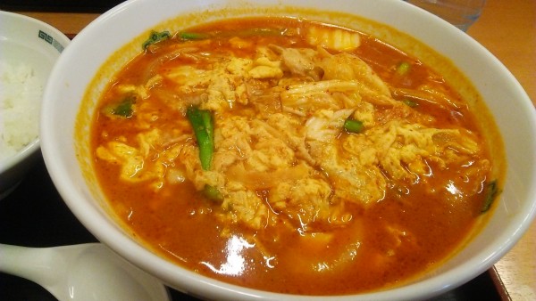 「チゲ味噌ラーメン 690円＋半ライス 130円」@日高屋 錦糸町南口店の写真