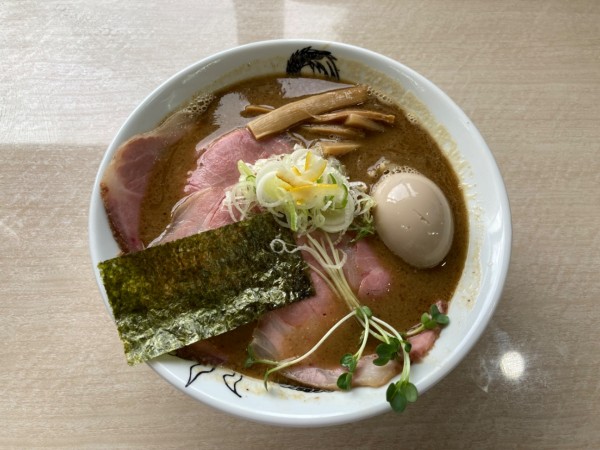 「特製濃豚煮干そば」@麺屋にぼすけ 美郷店の写真