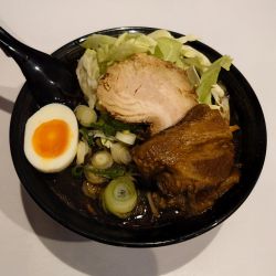 熊本全部入りラーメン(1100円)