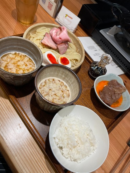 「つけ汁2種味玉つけめん+黒毛和牛サーロインご飯セット」@あいだやの写真