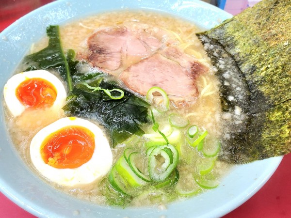 「ラーメン550円＋味玉トッピング100円」@ラーメンショップ 牛久結束店の写真