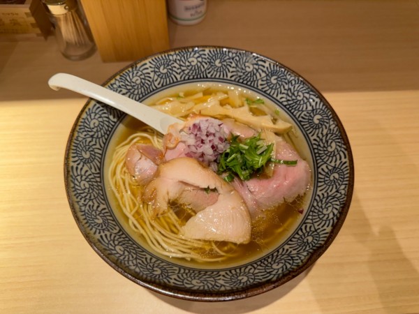 「鴨と上州地鶏中華そば  790円(税込)」@鴨と蟹 中華そば 勢 経堂店の写真
