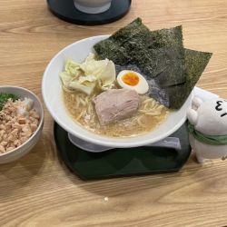とろとろ豚骨醤油ラーメン