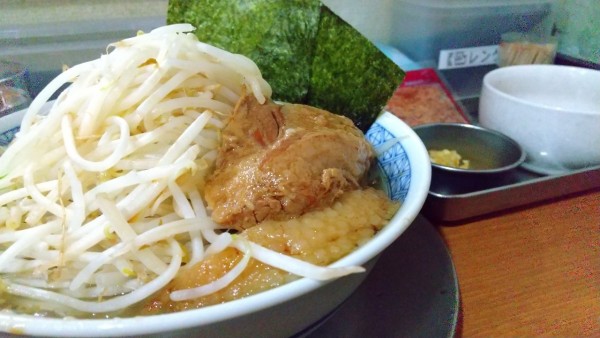 「#ラーメン #味付き脂 #カツオ節 #ニンニク#850円」@ラーメン ぶぅさんの写真