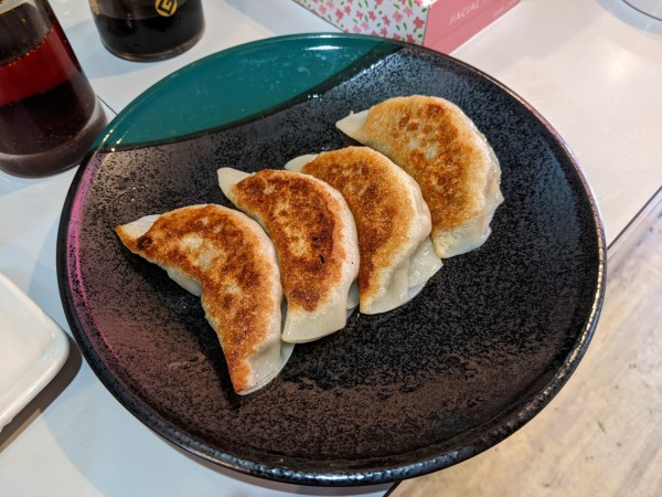 「餃子：360円」@広東料理 楽々亭の写真