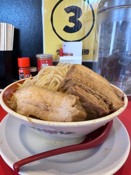 「ラーメン　豚1枚トッピング」@ラーメン優勝の写真