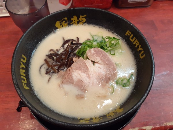 「豚骨ラーメン」@とんこつラーメン 博多風龍 渋谷店の写真
