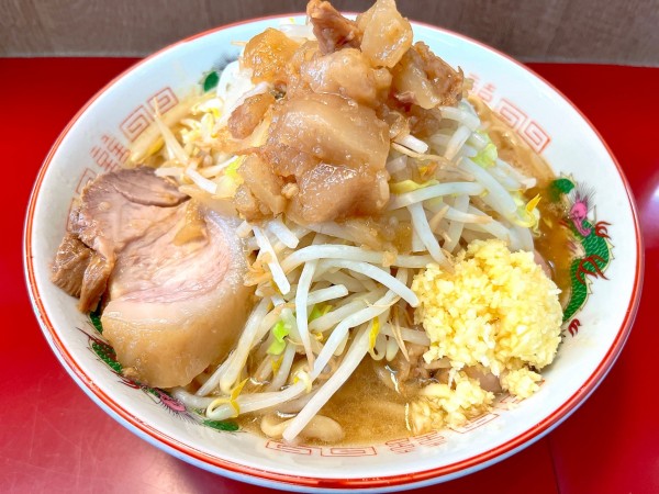 「ラーメン(1000円)、ニンニク、アブラ」@ジラフの写真