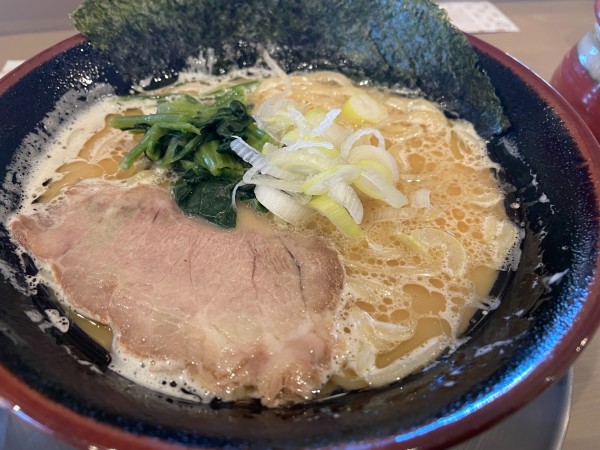 「家系ラーメン・麺普通味薄め油普通790円」@家系ラーメンぬーぼうの写真