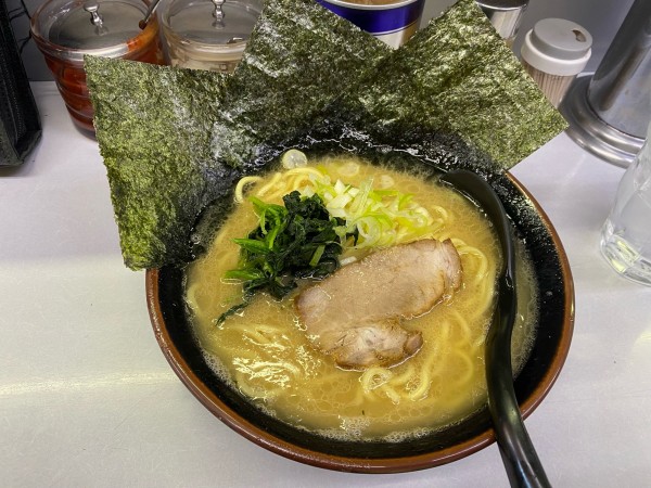 「ラーメン（並）固め850円」@十五家の写真