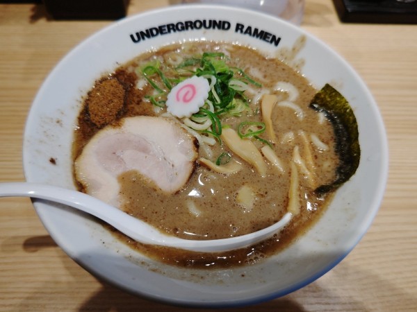「ラーメン濃厚」@UNDER GROUND RAMEN 頑者 グランエミオ所沢店の写真