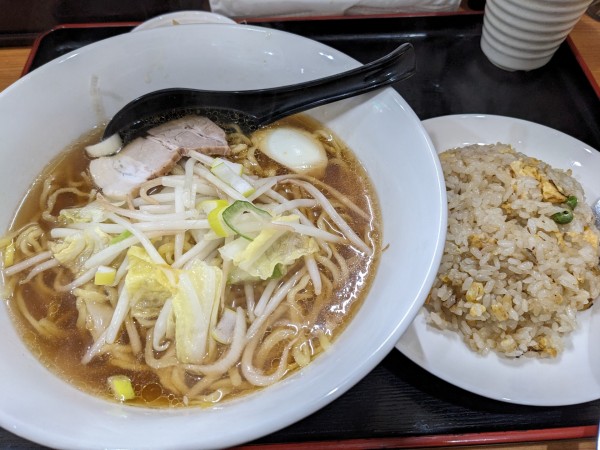 「醤油らーめん+半チャーハンセット」@中華料理 海月の写真