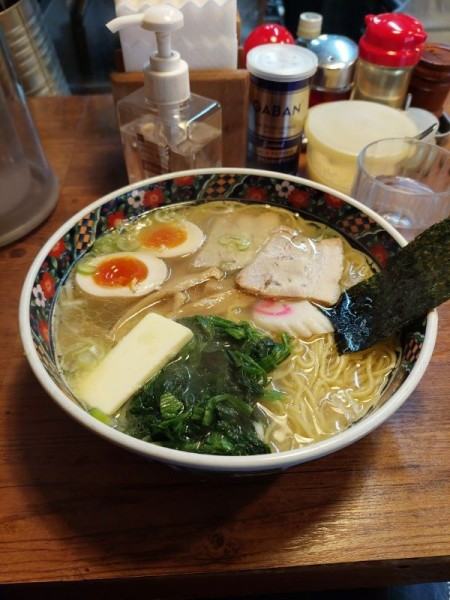 「塩そば味玉入り＋チャーシュー、バター」@函館らーめん 船見坂の写真