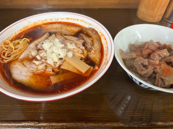 「辛口チャーシューメン950円、牛すじ丼400円」@中華そば たてしなの写真