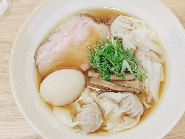 「肉ワンタン麺（黒）＋味玉」@DURAMENTEIの写真