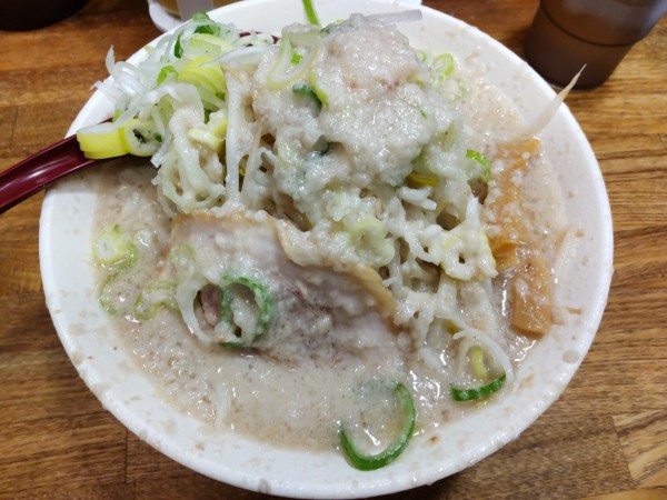 「醤油ラーメン、背脂ギタ､ねぎ多め」@らーめん弁慶 門前仲町店の写真
