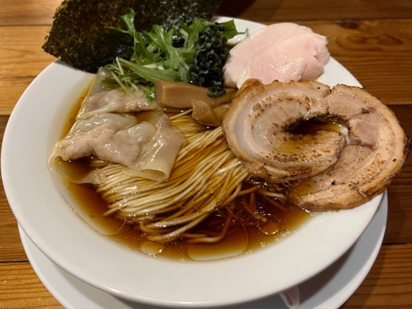 「特製たまり醤油らーめん」@アンドレカンドレラーメンの写真