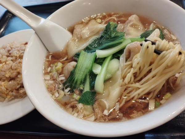 「お得セット ワンタンメン＋半チャーハン(990)」@知味軒の写真