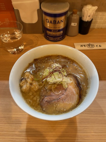 「味噌らーめん+背脂（1100円）」@RAMEN ガモウスマイルの写真