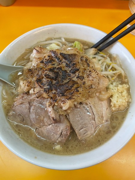 「ラーメン少なめ生卵のりしょうが」@ラーメンエース 八王子店の写真