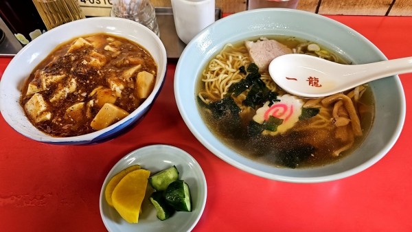 「【本日のランチ】麻婆丼とラーメン」@中華料理 一竜の写真