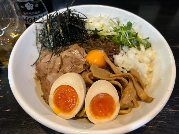 「【限定】牛脂まぜそば930円＋味玉＋チーズおい飯120円 他」@麺や 笑 ～Sho～の写真