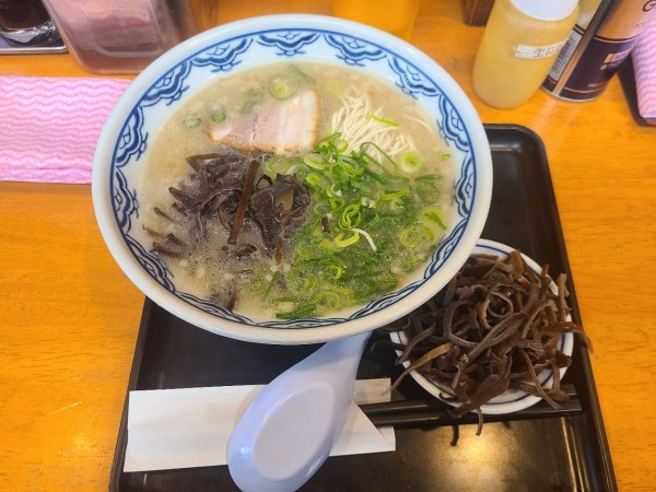 「ラーメン+キクラゲ+替玉」@由丸製麺所の写真