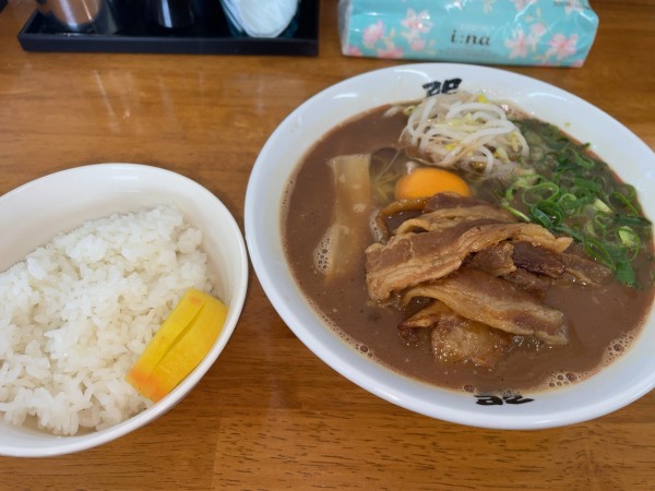 「支那そば肉玉入り＋ライス小」@支那そば 巽屋の写真
