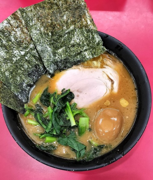 「ラーメン並 860円＋味玉 100円」@杉田家 千葉祐光店の写真