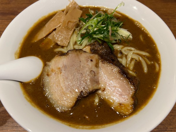 「スパイシーカリー麺」@麺好獅子團の写真