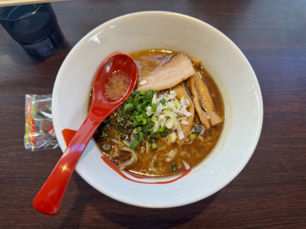 「煎りにんにくらあ麺 900円」@らぁ麺 よしきゅうの写真