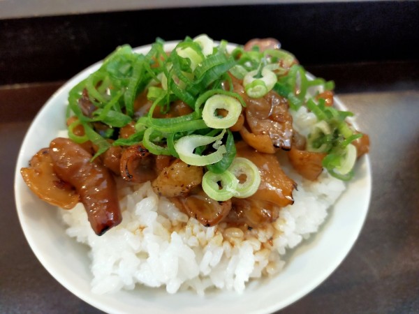 「えびトンコツラーメン+ミックスホルモン丼(小)」@らーめん しんの写真
