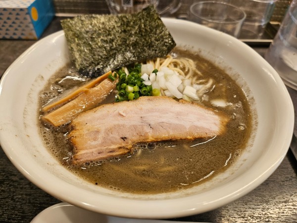 「鶏煮干し」@麺や あらたの写真