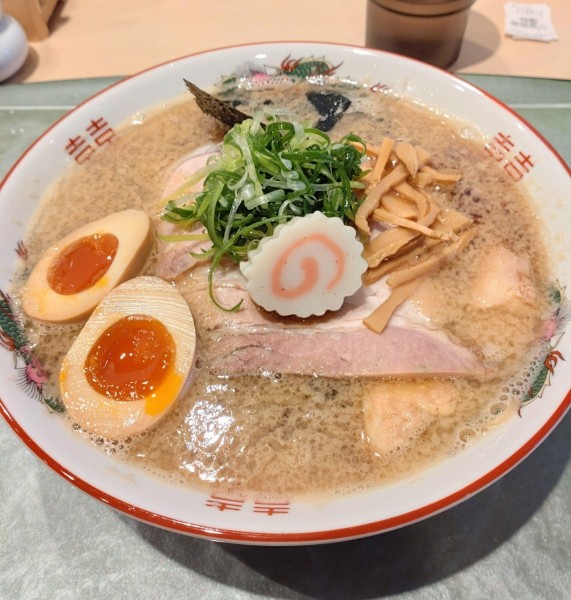 「特製極太手揉み背脂魚介らぁ麺 大盛」@らぁ麺 花萌葱の写真