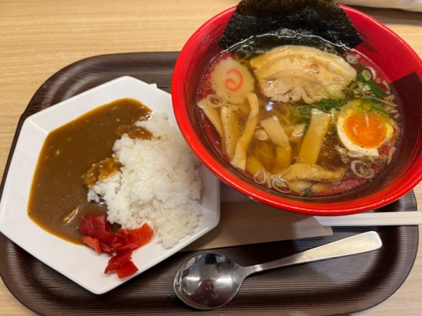 「東京醤油らーめん　本日の小丼付き」@レストラン リップルの写真