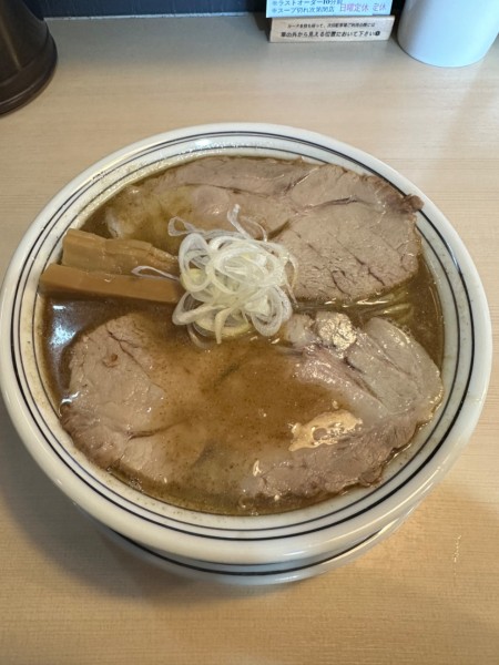 「超煮干しらぁめん大盛　肉」@煮干しらぁめん 猫トラ亭の写真