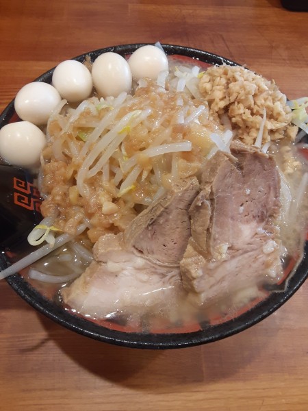 「豚ラーメン、鶉５個、生姜、野菜マシアブラマシ」@東京ぶたくらぶの写真