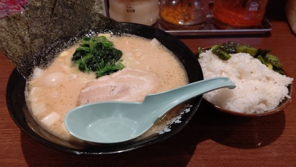 「醤油ラーメン」@横浜家系ラーメン 極味家 北浦和駅前店の写真
