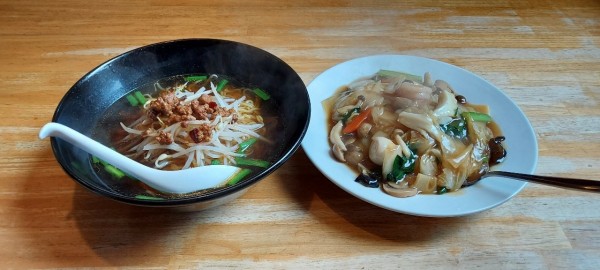 「台湾ラーメン+中華飯」@台湾料理 百味鮮 富士吉田店の写真