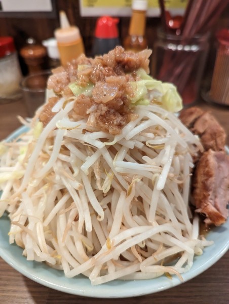 「中ラーメン野菜マシ」@立川マシマシ 栄住吉店の写真